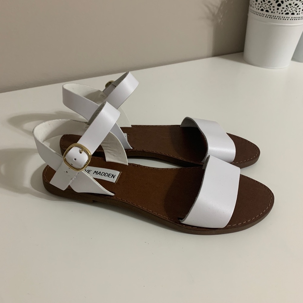Steve Madden Women's Donddi Flat Sandal